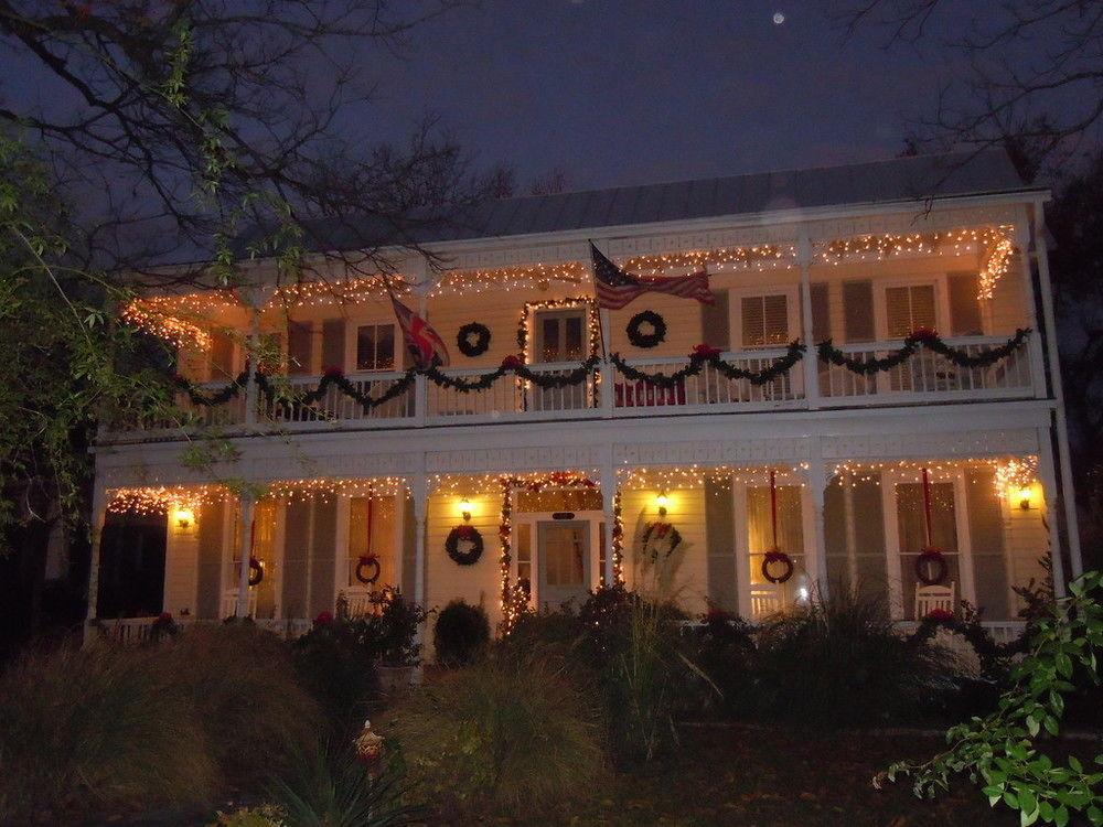Carriage House Fredericksburg Bed & Breakfast Eksteriør bilde