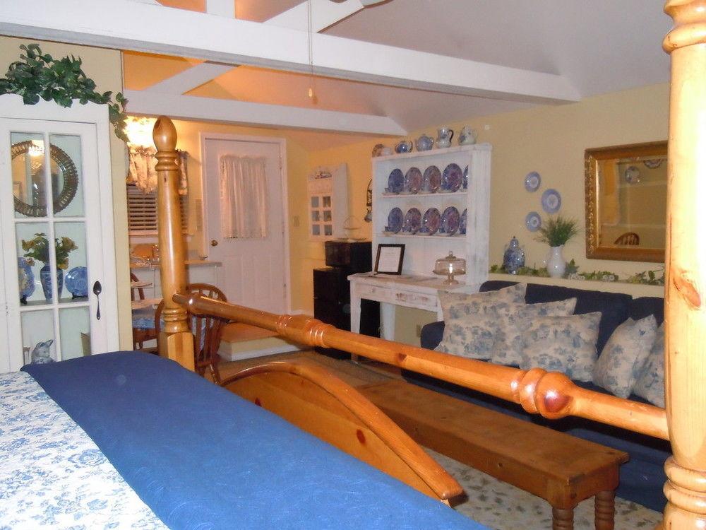 Carriage House Fredericksburg Bed & Breakfast Eksteriør bilde